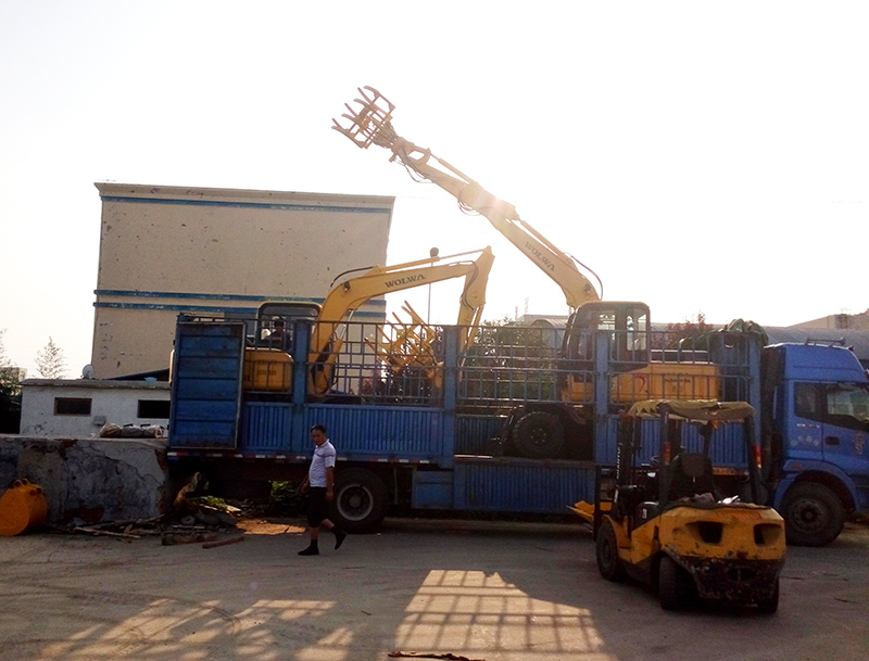 6臺沃爾華系列挖掘機出口菲律賓 6臺沃爾華系列挖掘機出口菲律賓