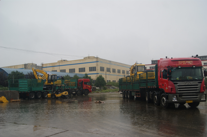 沃爾華集團6臺挖掘機順利出口印度 沃爾華集團6臺挖掘機順利出口印度