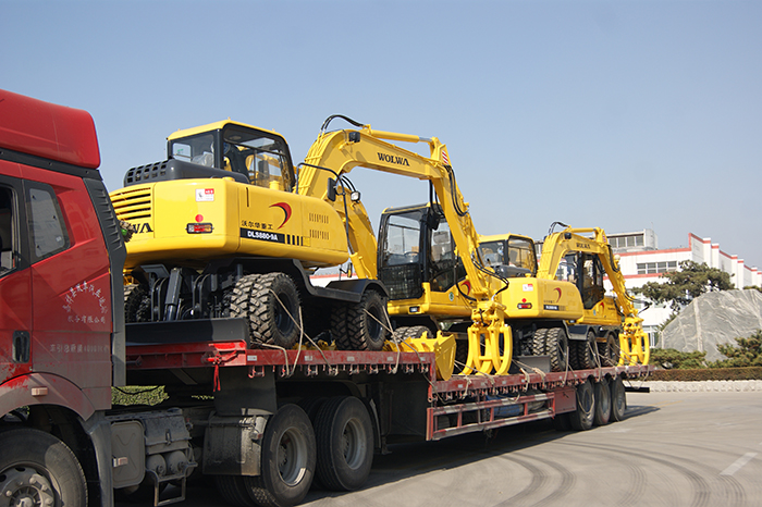 沃爾華集團4臺DLS系列輪式蔗木裝卸機再次出口古巴 沃爾華集團4臺DLS系列輪式蔗木裝卸機再次出口古巴