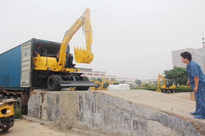 沃爾華集團(tuán)挖掘機(jī)、起重機(jī)出口哥斯達(dá)黎加 沃爾華集團(tuán)挖掘機(jī)、起重機(jī)出口哥斯達(dá)黎加