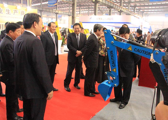 主辦方領(lǐng)導(dǎo)在沃爾華展會前 主辦方領(lǐng)導(dǎo)在沃爾華展會前