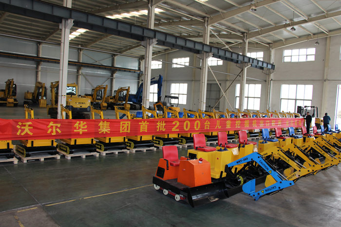 熱烈祝賀沃爾華集團(tuán)首批200臺兒童挖掘機(jī)順利出口歐洲