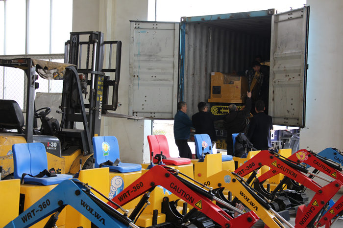 熱烈祝賀沃爾華集團(tuán)首批200臺兒童挖掘機(jī)順利出口歐洲