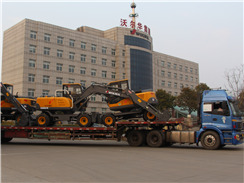 沃爾華集團4臺小型挖掘機順利出口俄羅斯