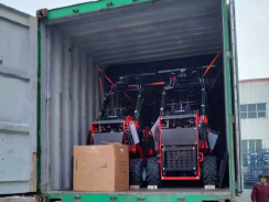 沃爾華集團2臺滑移裝載機出口南美地區